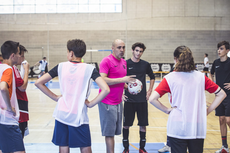 pelo líder pedal Campus de verano de fútbol y baloncesto | Nike Camp futsal